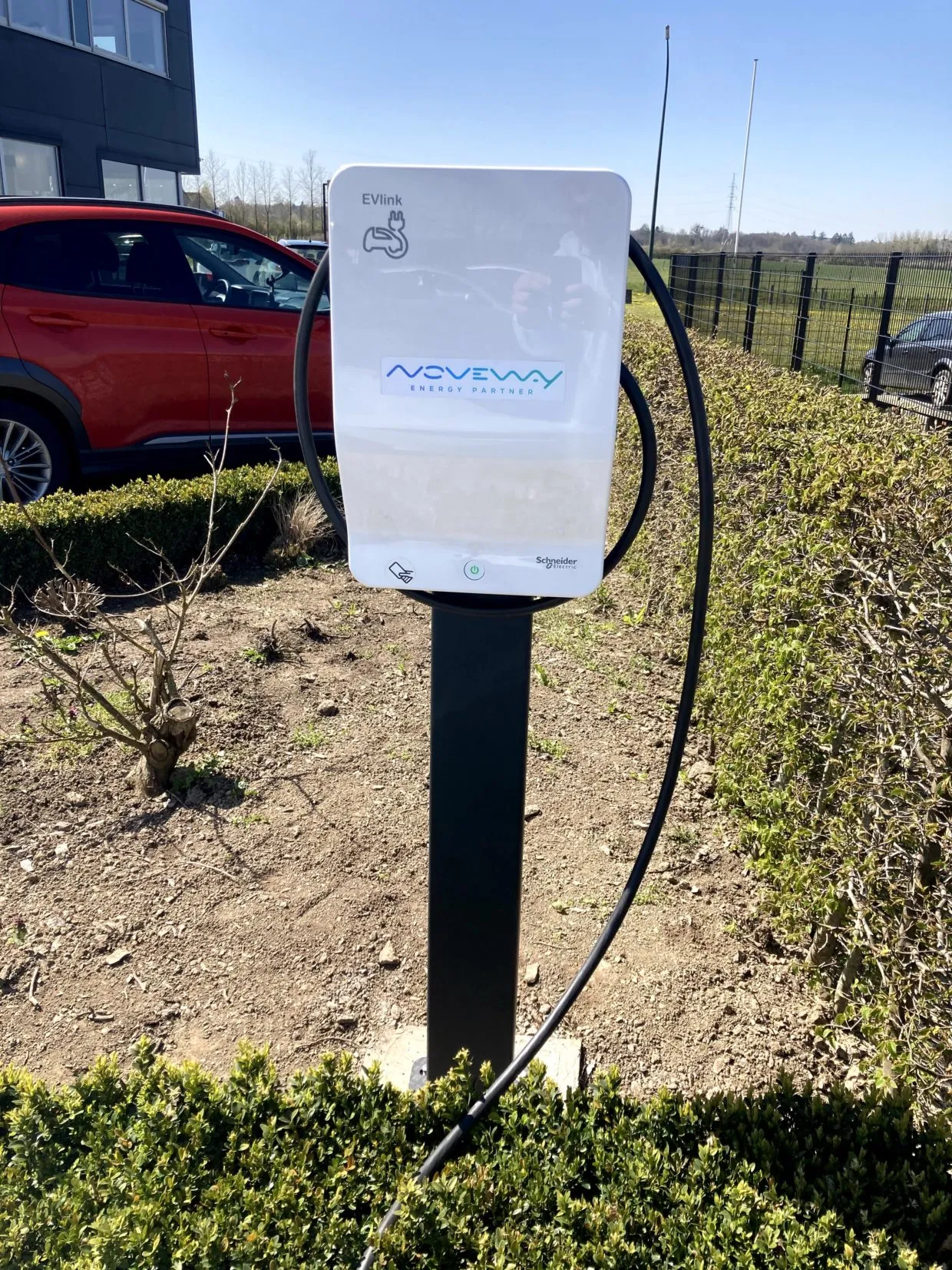 Installation de 250 kWc + bornes chez Guilmin