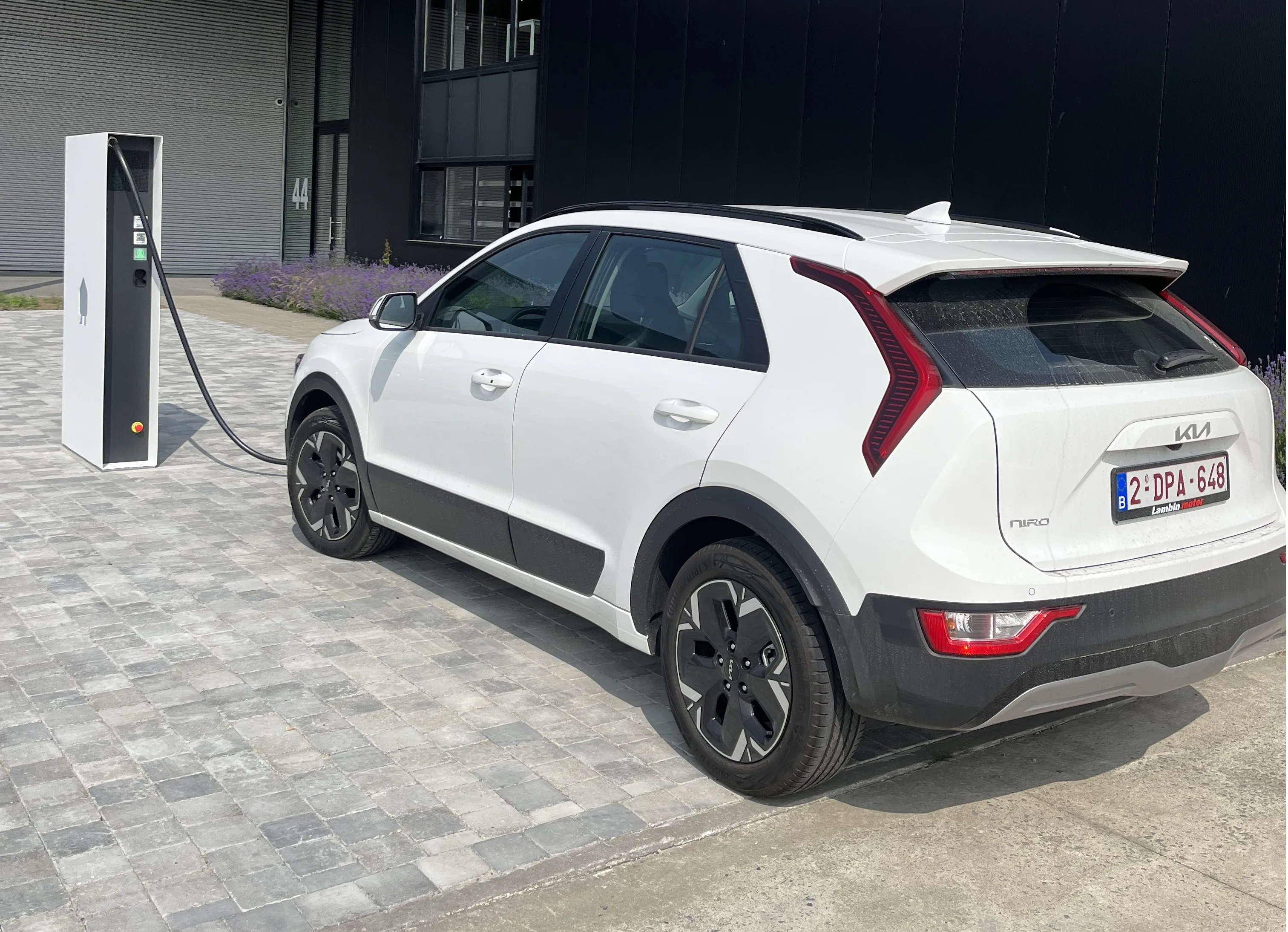 Borne de recharge rapide DC 300 kW pour entreprise