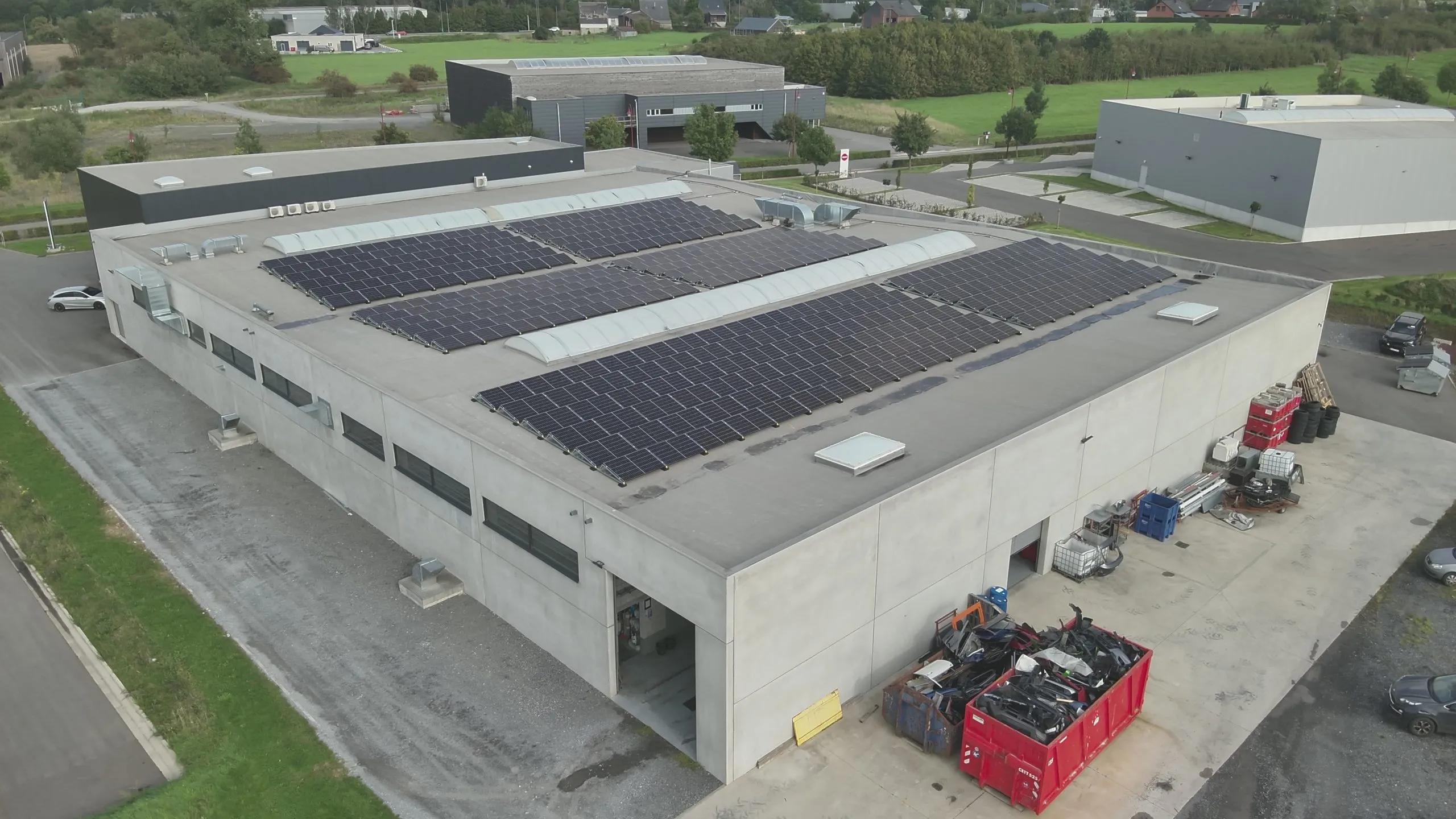 Drone vue installation photovoltaïque